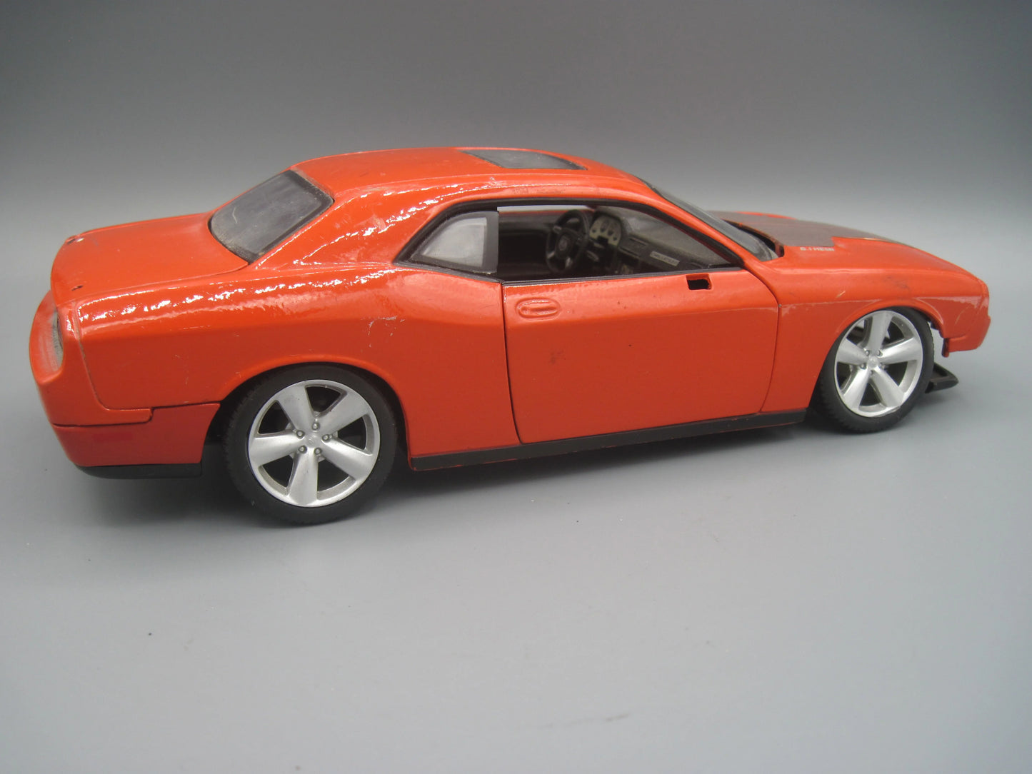 Maisto Dodge Challenger SRT 8 2008 Orange