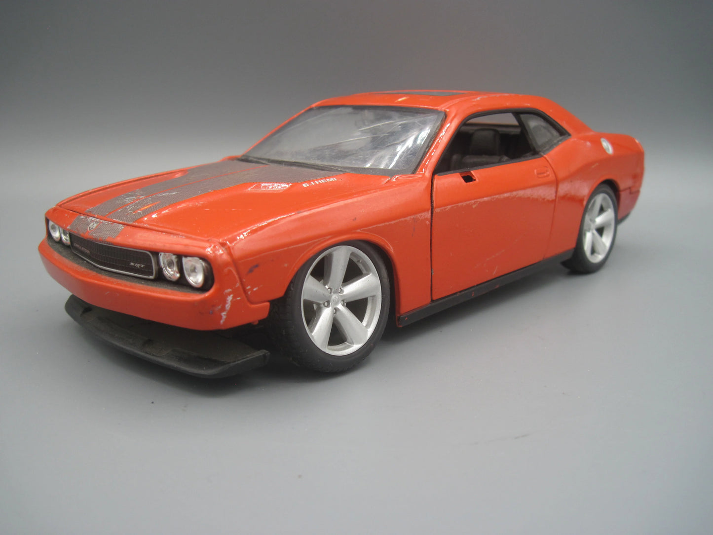 Maisto Dodge Challenger SRT 8 2008 Orange