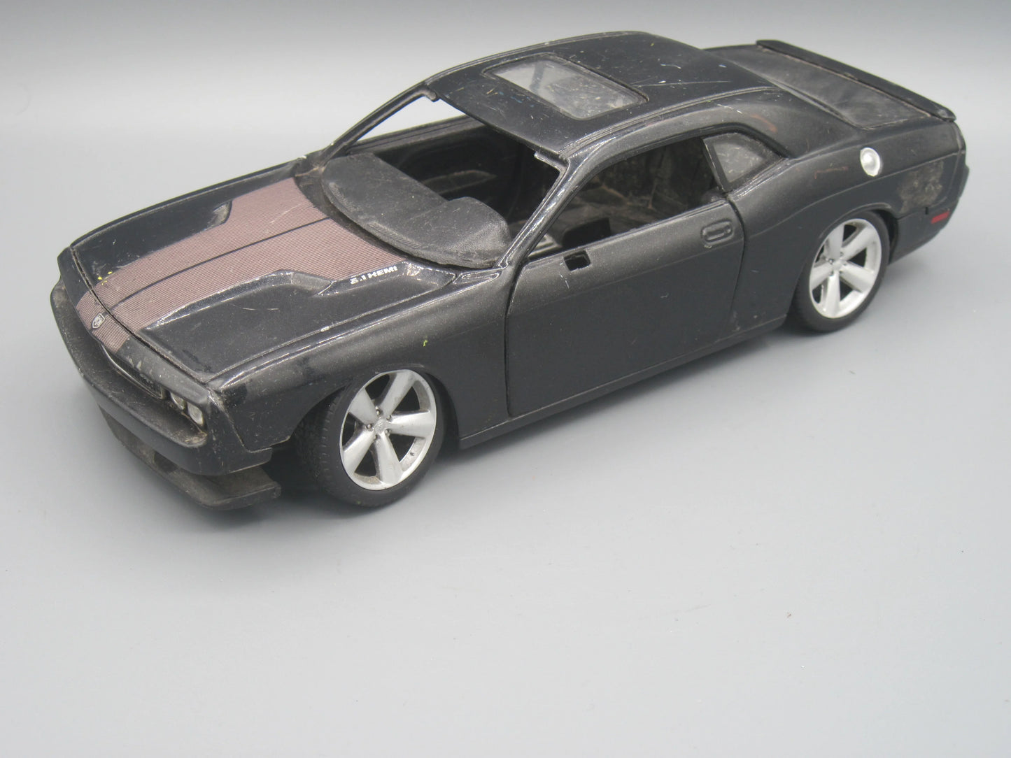 Maisto Dodge Challenger SRT 8 2008 Black & Brown