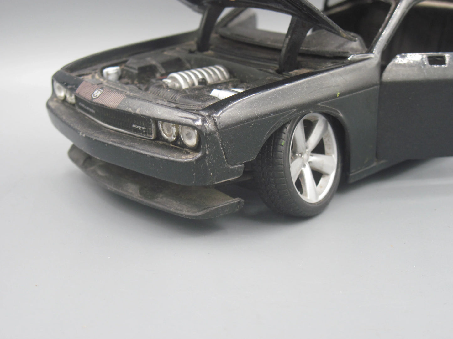 Maisto Dodge Challenger SRT 8 2008 Black & Brown