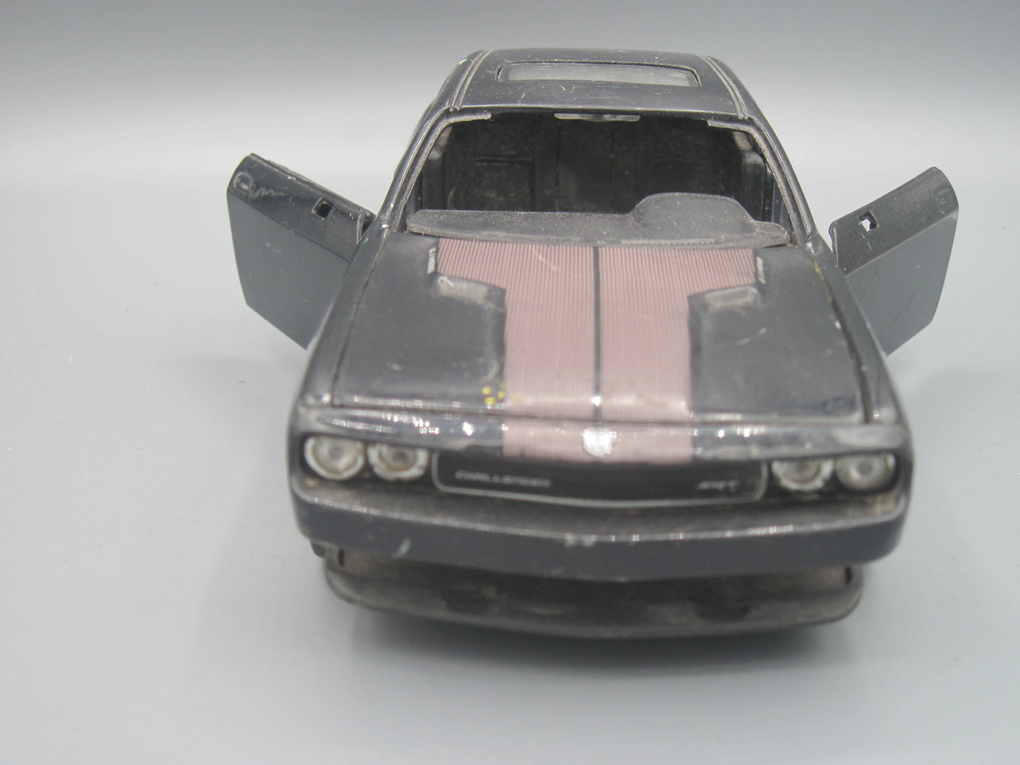 Maisto Dodge Challenger SRT 8 2008 Black & Brown