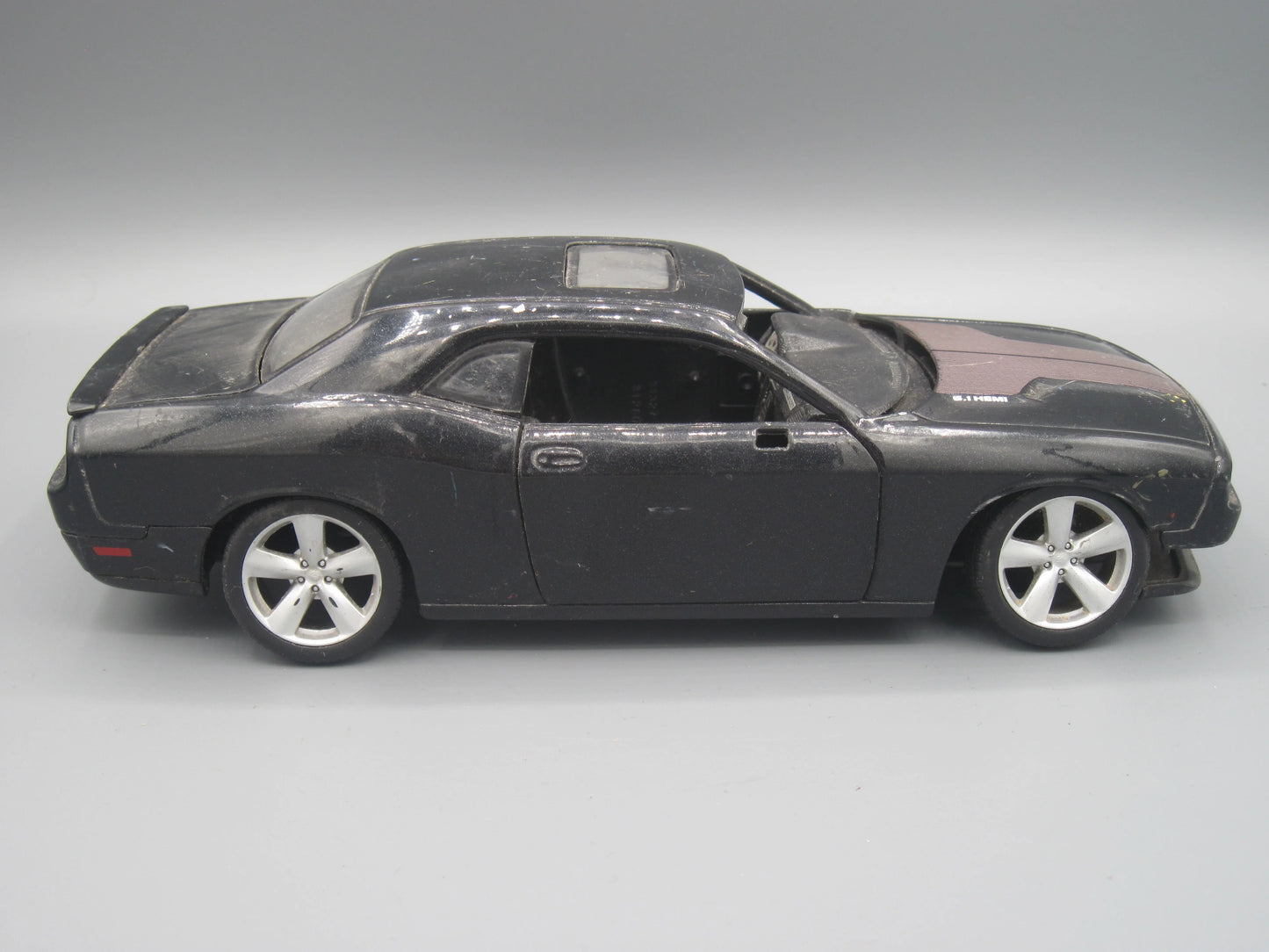 Maisto Dodge Challenger SRT 8 2008 Black & Brown