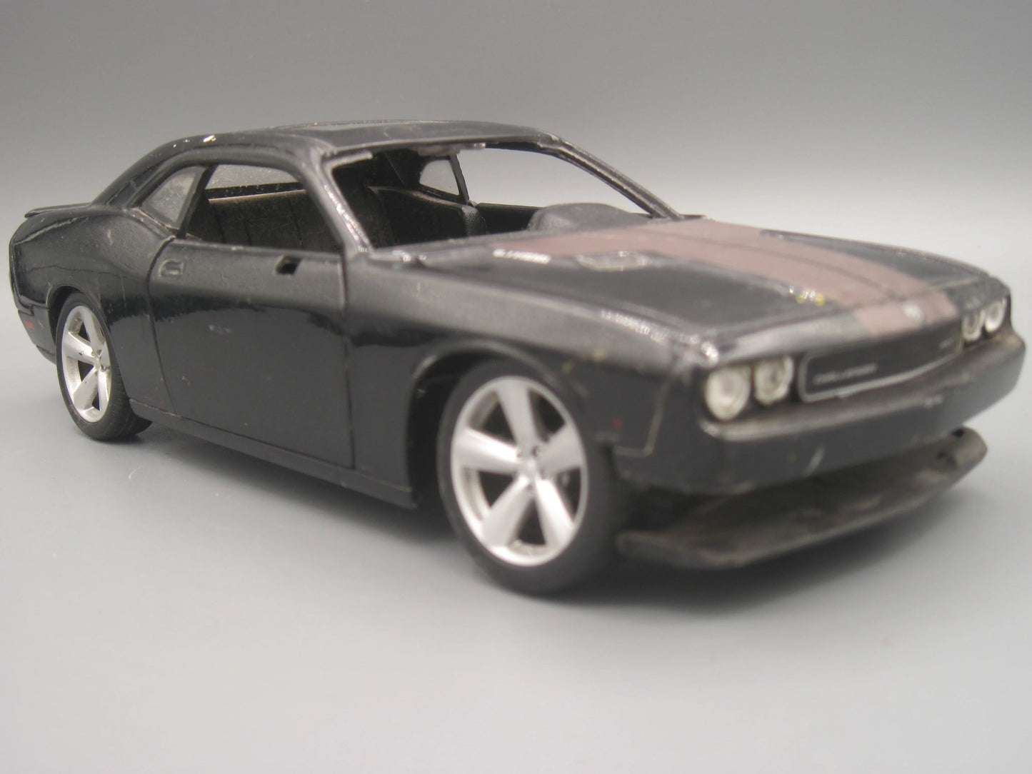 Maisto Dodge Challenger SRT 8 2008 Black & Brown