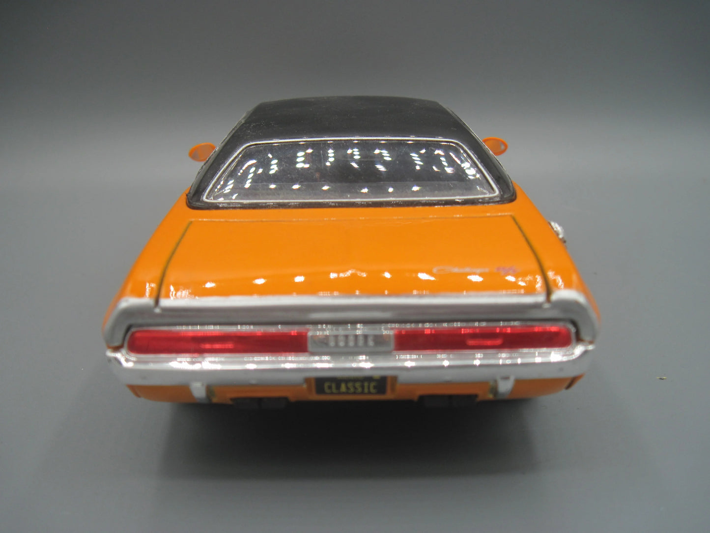 Maisto Dodge Challenger R/T 1970 Orange & Black