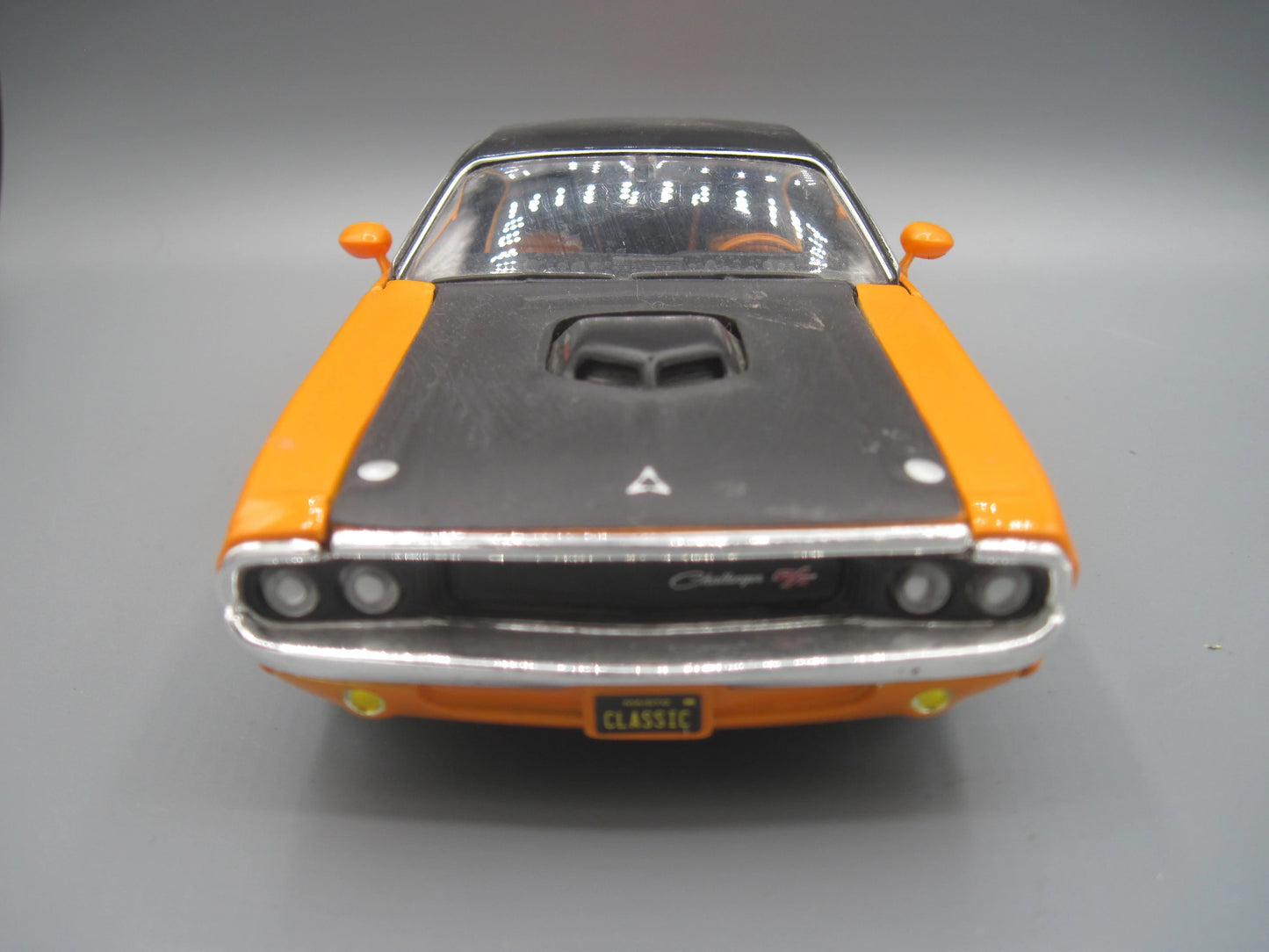 Maisto Dodge Challenger R/T 1970 Orange & Black