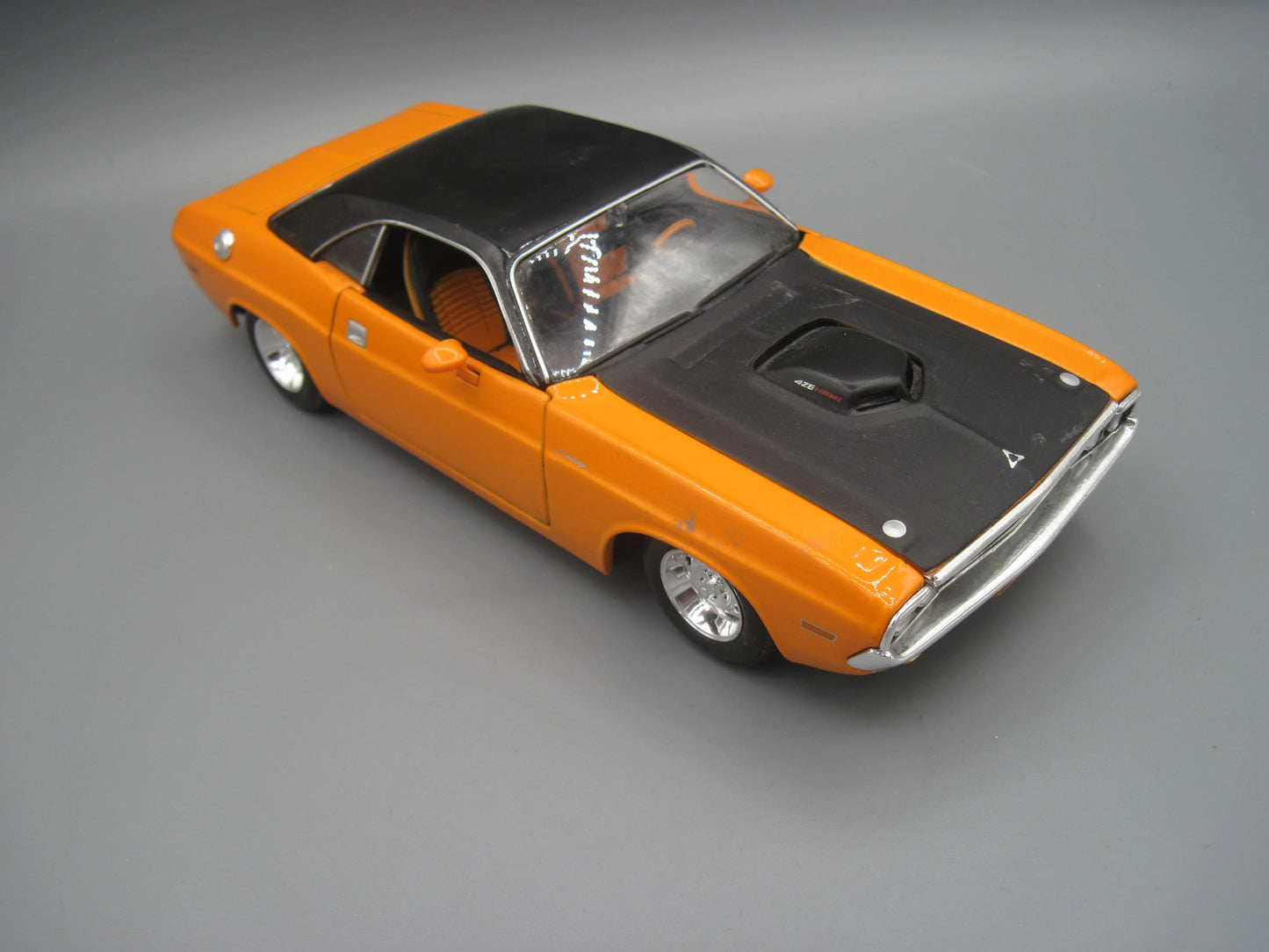 Maisto Dodge Challenger R/T 1970 Orange & Black