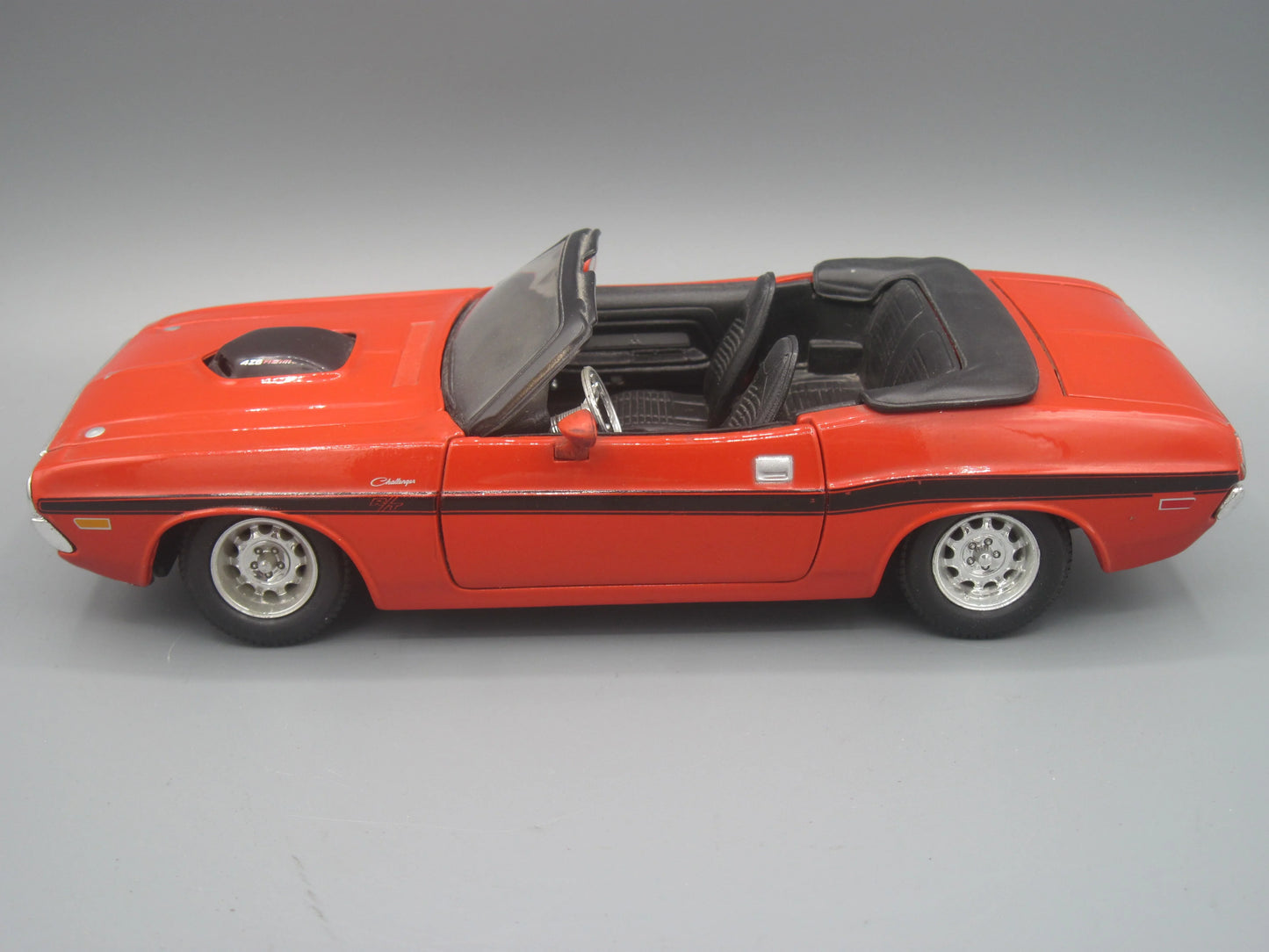 Maisto Dodge Challenger R/T 1970 Red