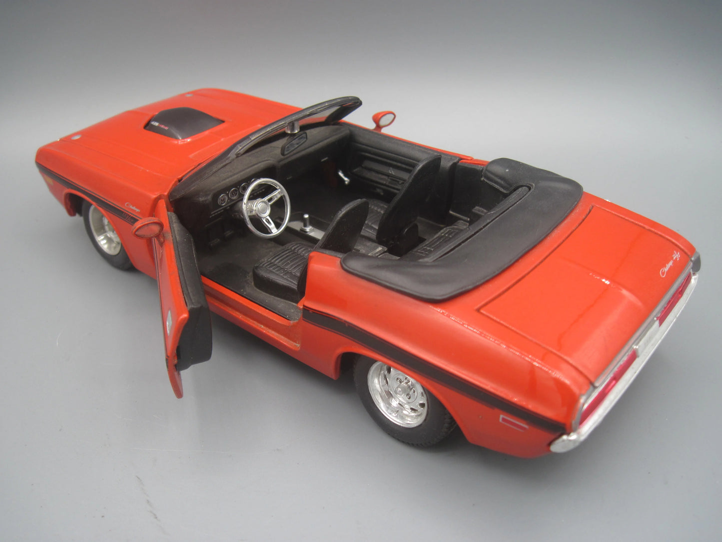 Maisto Dodge Challenger R/T 1970 Red