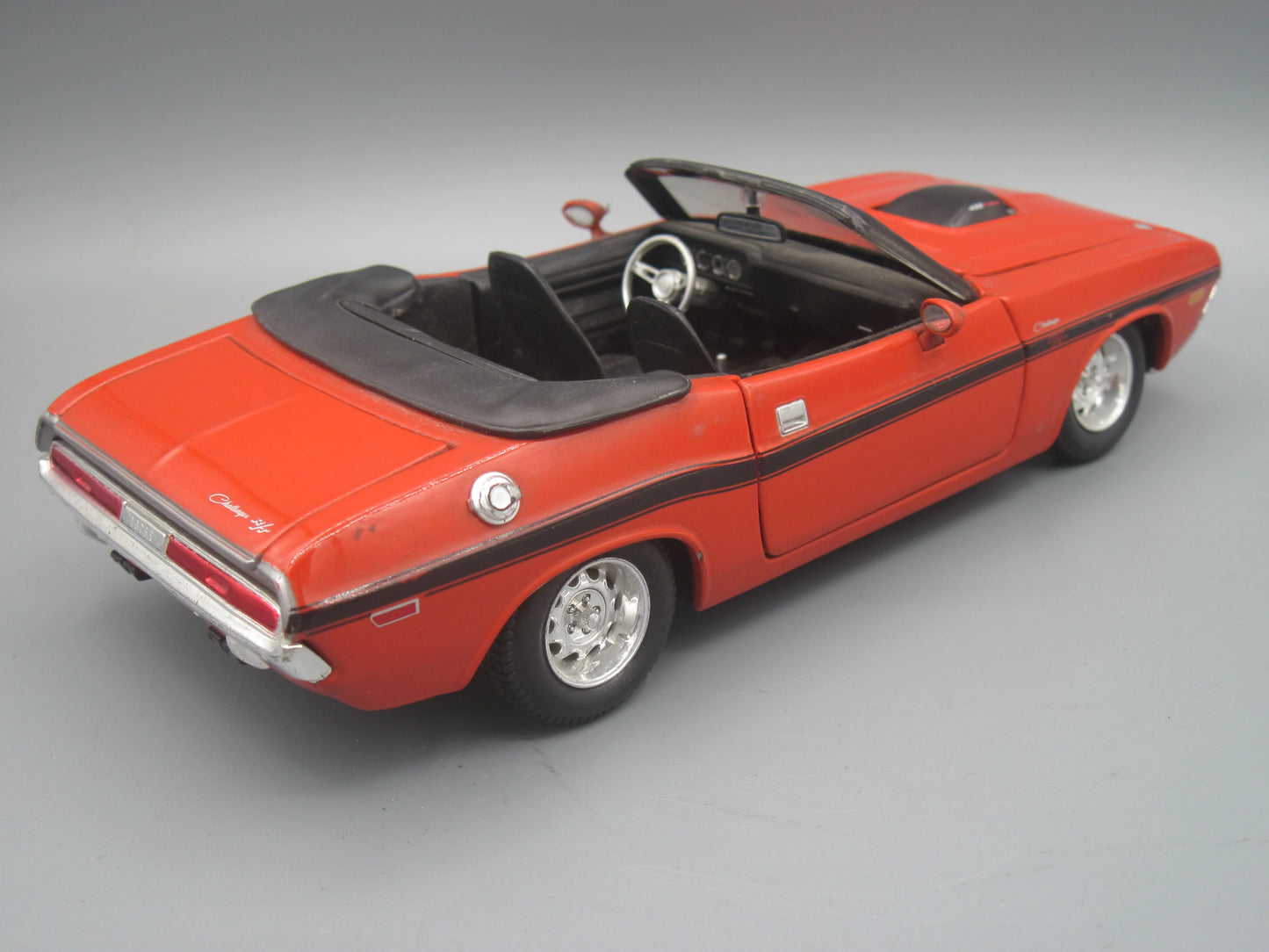 Maisto Dodge Challenger R/T 1970 Red