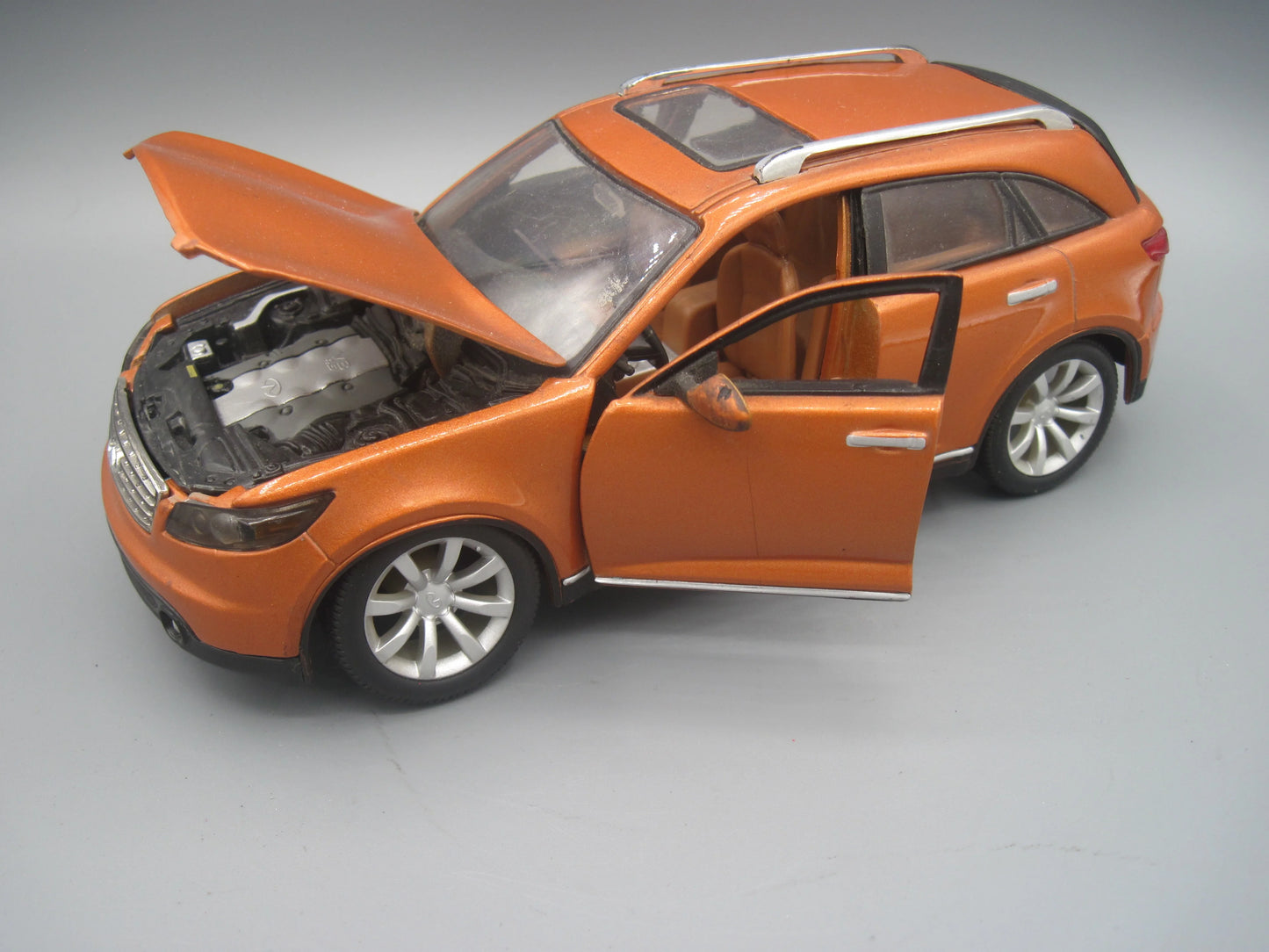 Maisto Infiniti FX45 2005 Orange