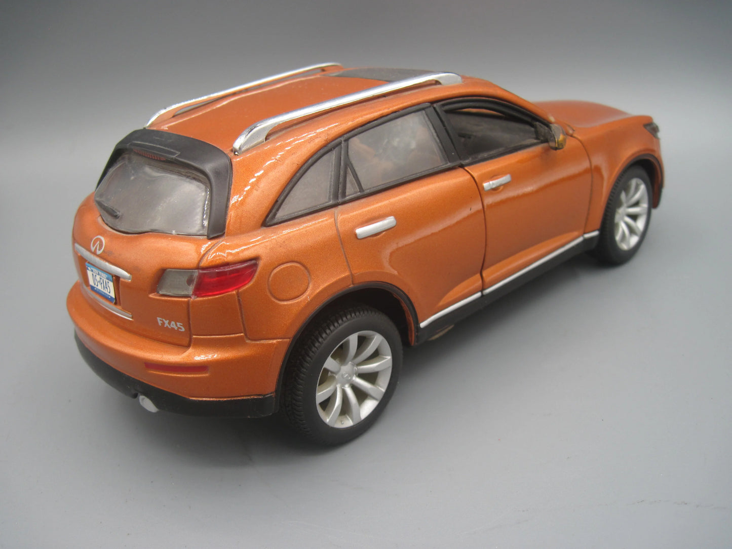Maisto Infiniti FX45 2005 Orange