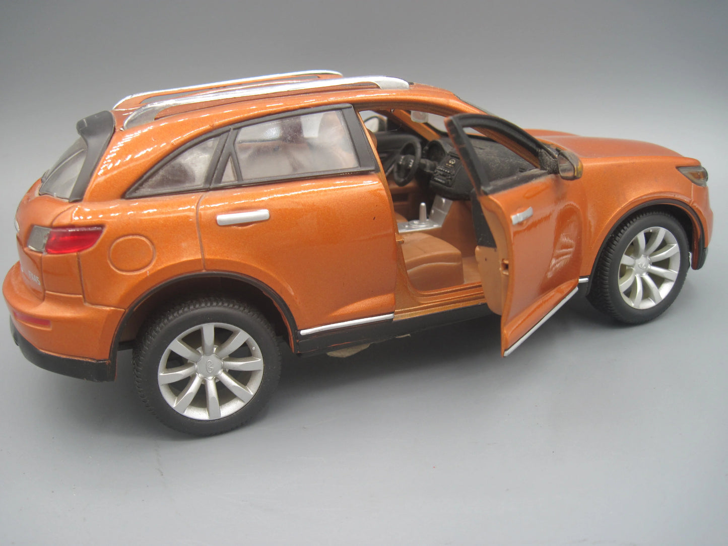 Maisto Infiniti FX45 2005 Orange