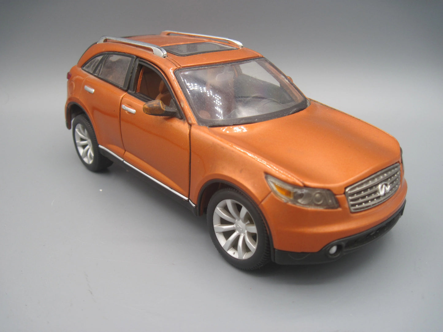 Maisto Infiniti FX45 2005 Orange