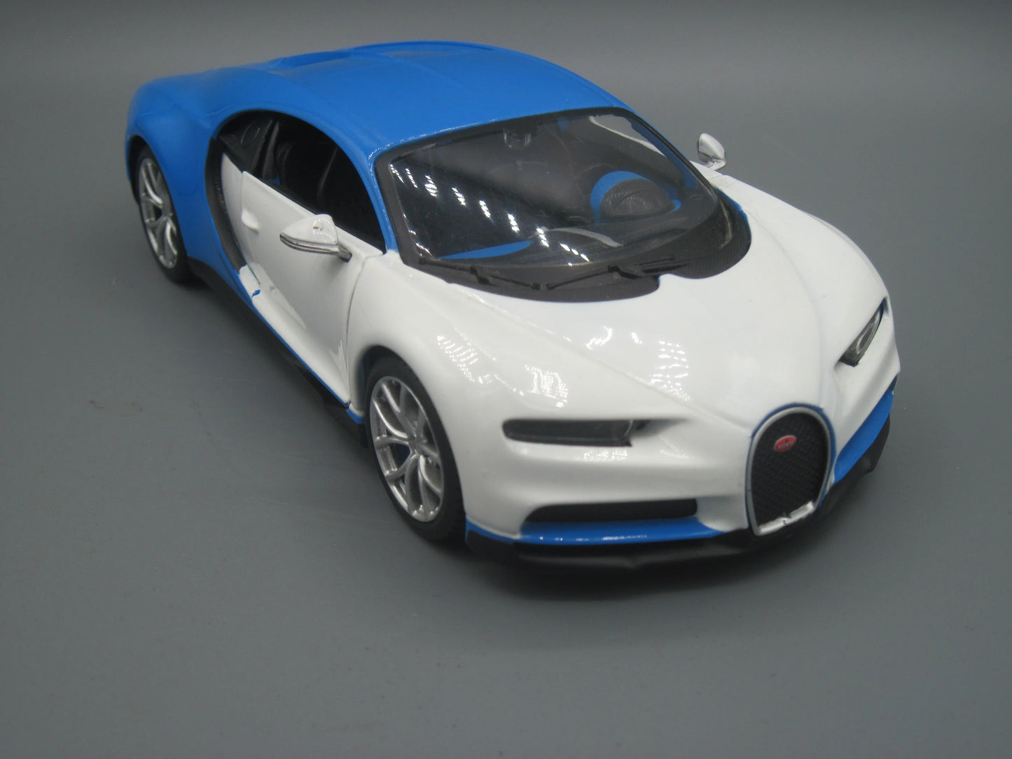 Maisto Bugatti Chiron Blue & White