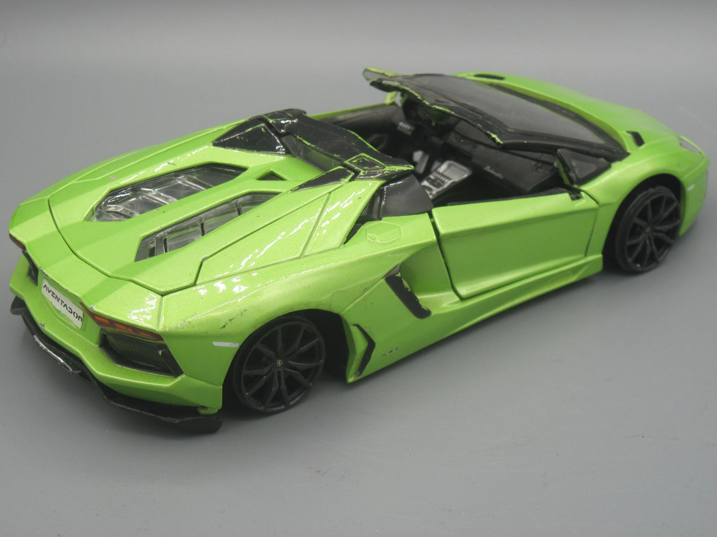 Maisto Lamborghini Aventador LP700-4 Roadster Green