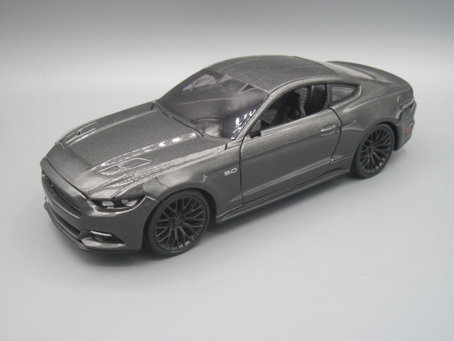 Maisto Ford Mustang GT 2015 Grey