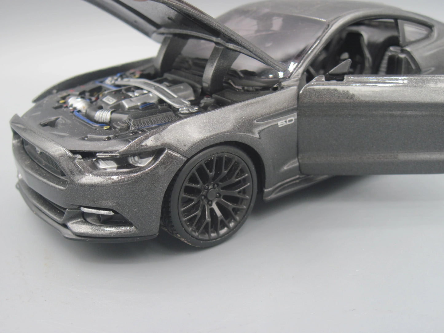 Maisto Ford Mustang GT 2015 Grey