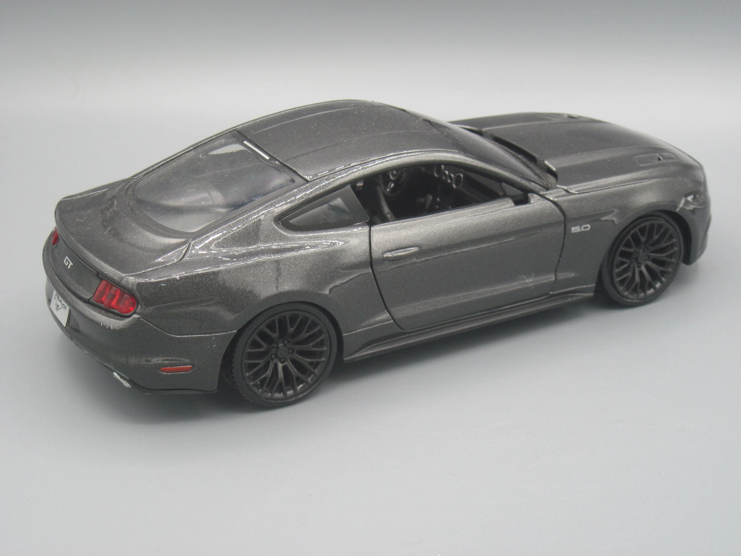 Maisto Ford Mustang GT 2015 Grey