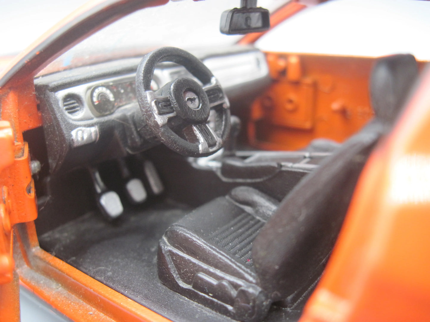 Maisto Ford Mustang Boss 302 Orange & Black