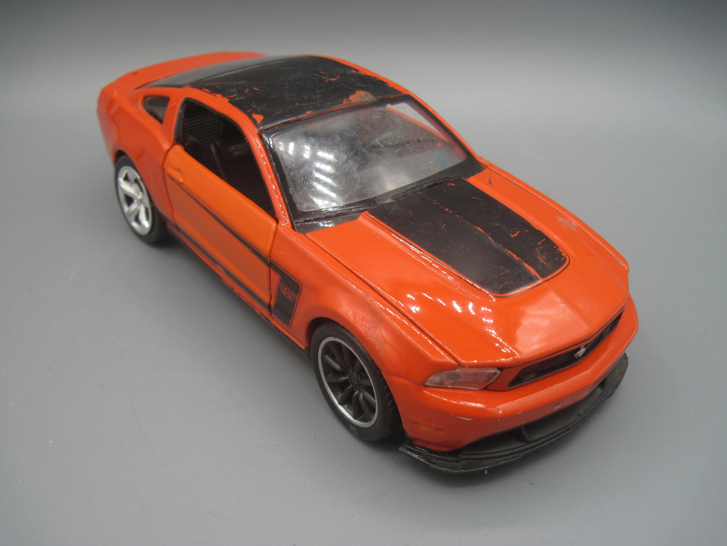 Maisto Ford Mustang Boss 302 Orange & Black