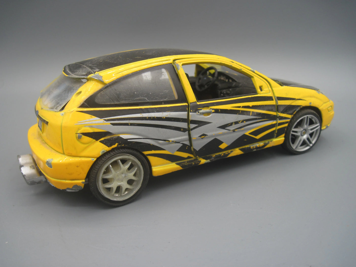 Maisto Ford Focus TribalzX3 Yellow & Black