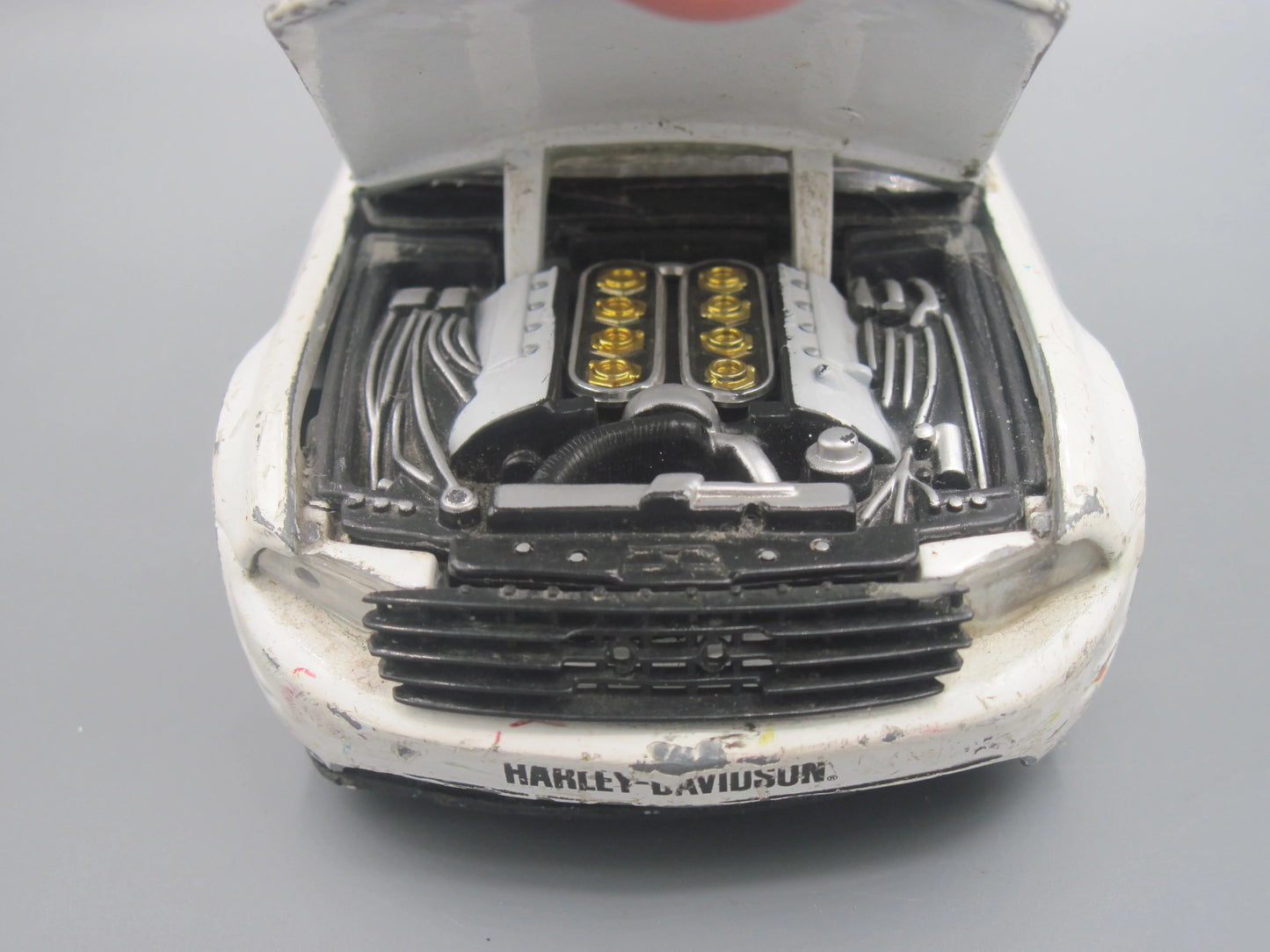 Maisto Ford Mustang GT 2011 White & Black Harley Davidson