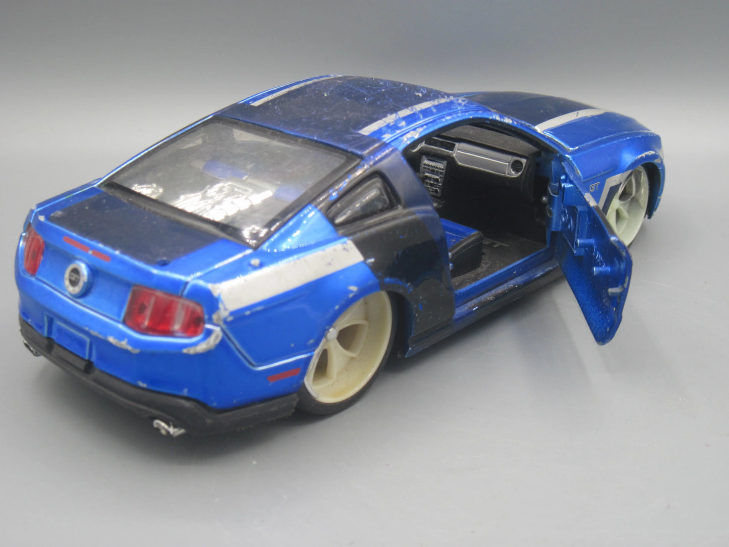 Maisto Ford Mustang GT 2011 Blue