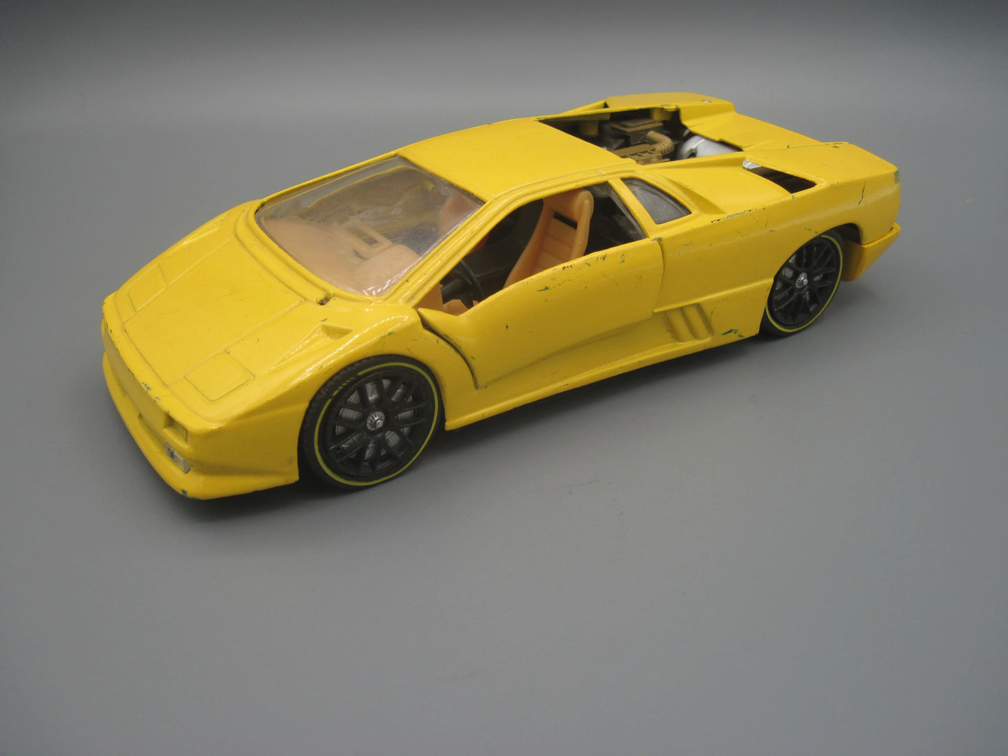 SMTS Lamborghini Diablo Yellow