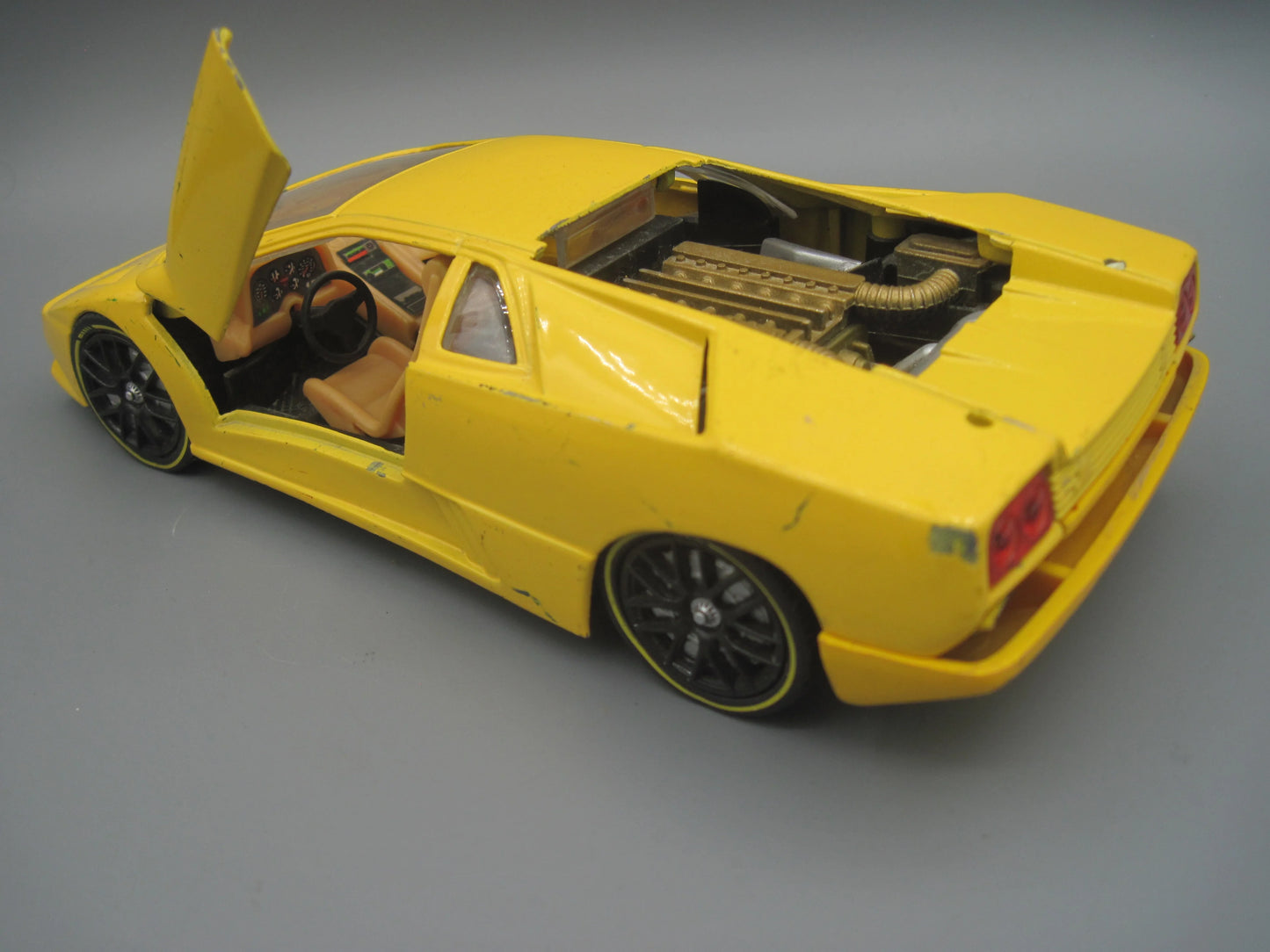 SMTS Lamborghini Diablo Yellow