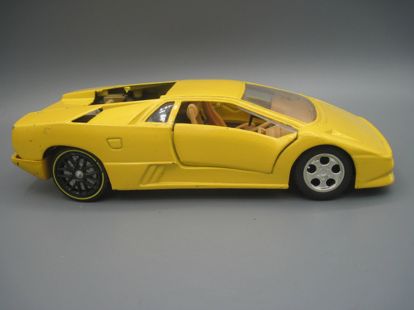SMTS Lamborghini Diablo Yellow