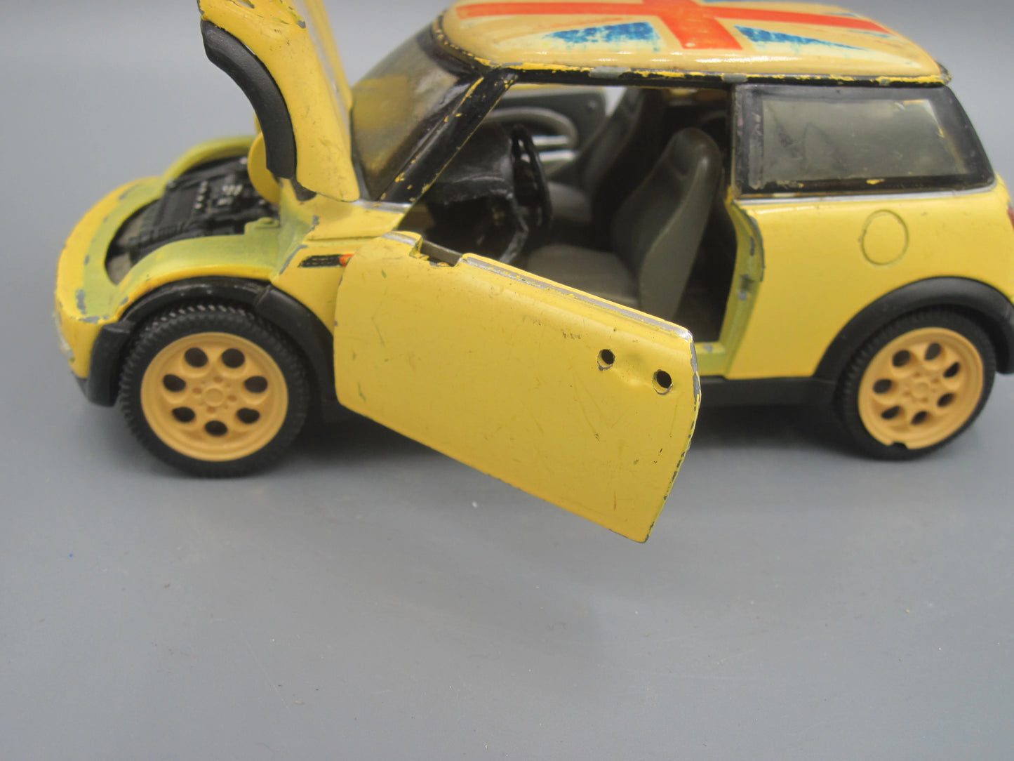 SunnySide Mini Cooper 2001 Yellow