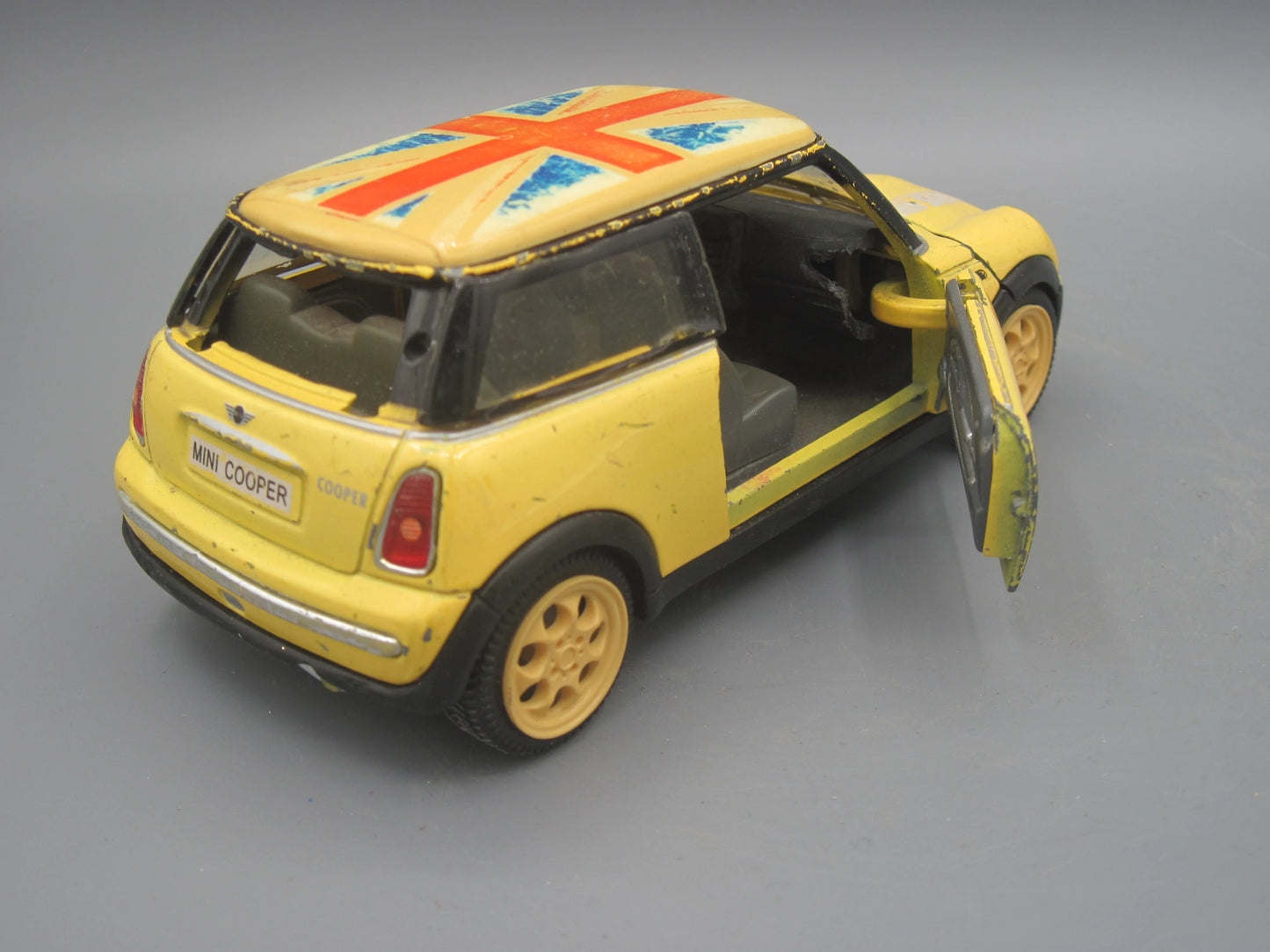 SunnySide Mini Cooper 2001 Yellow