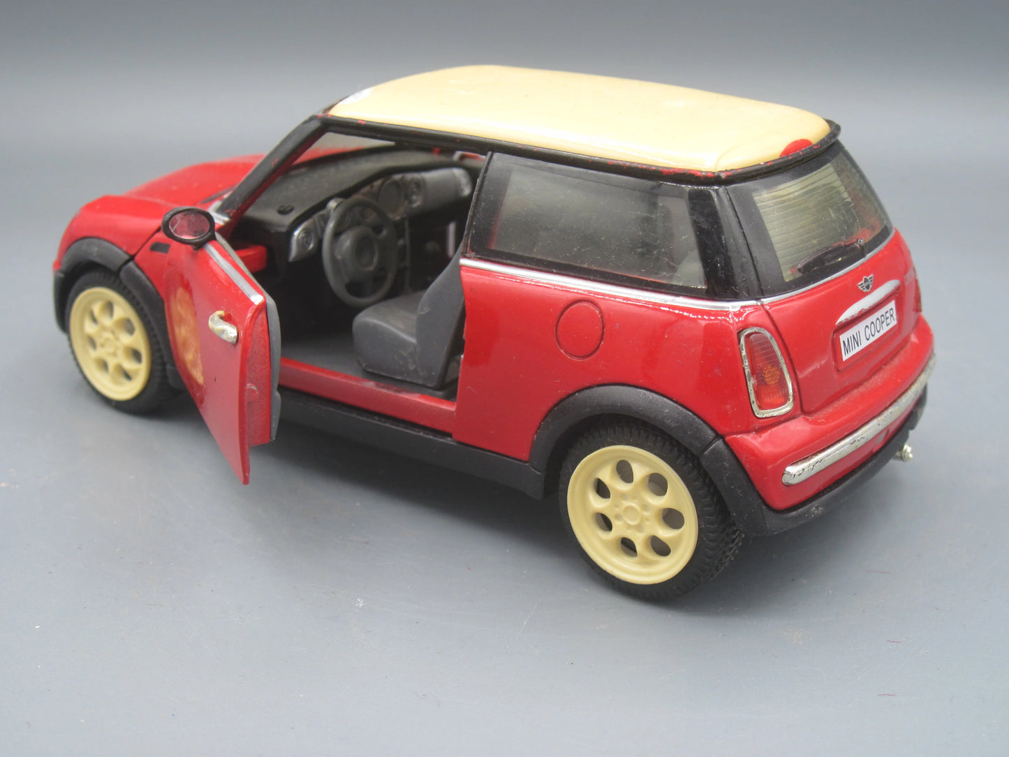 SunnySide Mini Cooper 2001 Red & Yellow