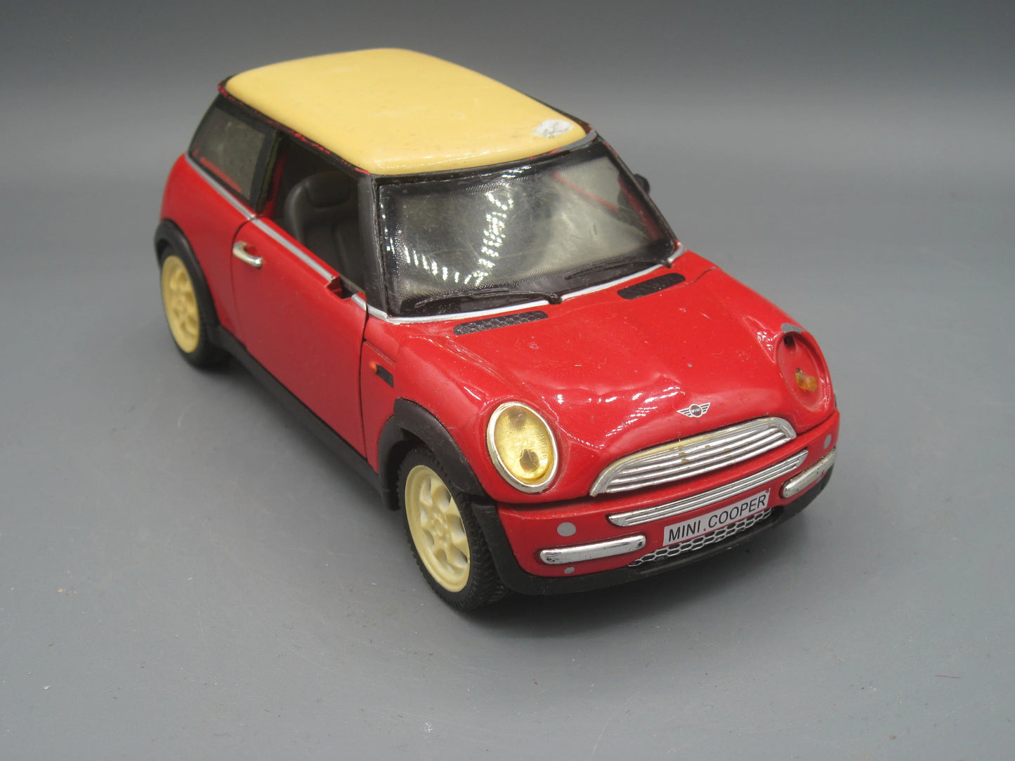 SunnySide Mini Cooper 2001 Red & Yellow