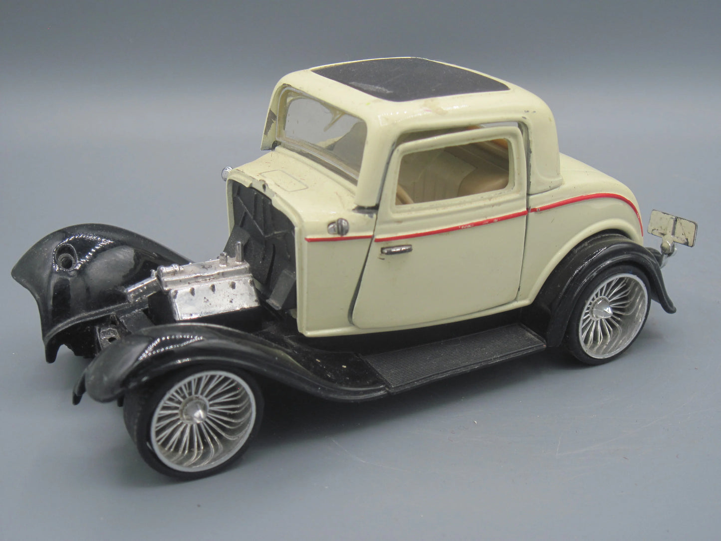 SunnySide Ford 3-Window Coupe 1932 Beige