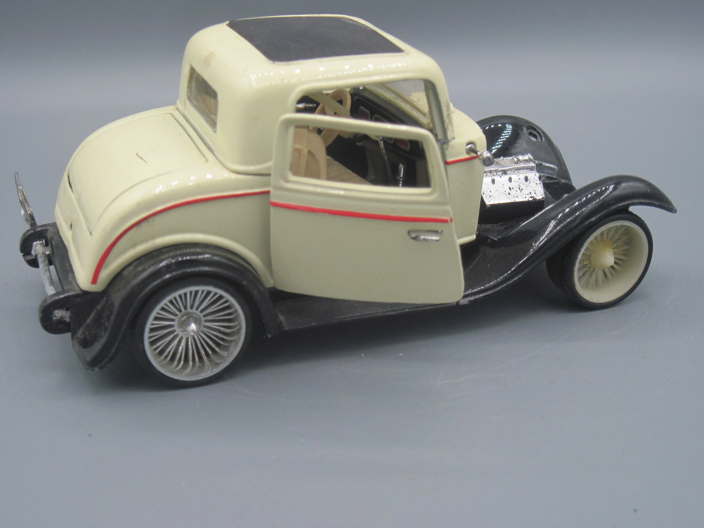 SunnySide Ford 3-Window Coupe 1932 Beige
