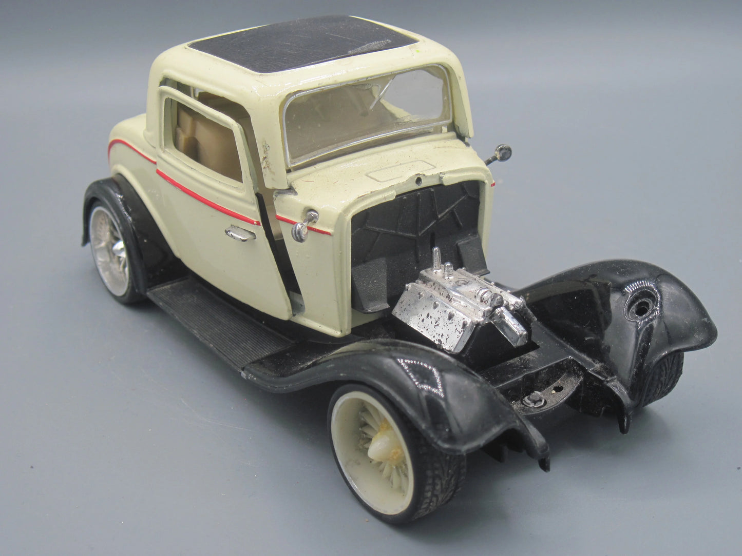 SunnySide Ford 3-Window Coupe 1932 Beige