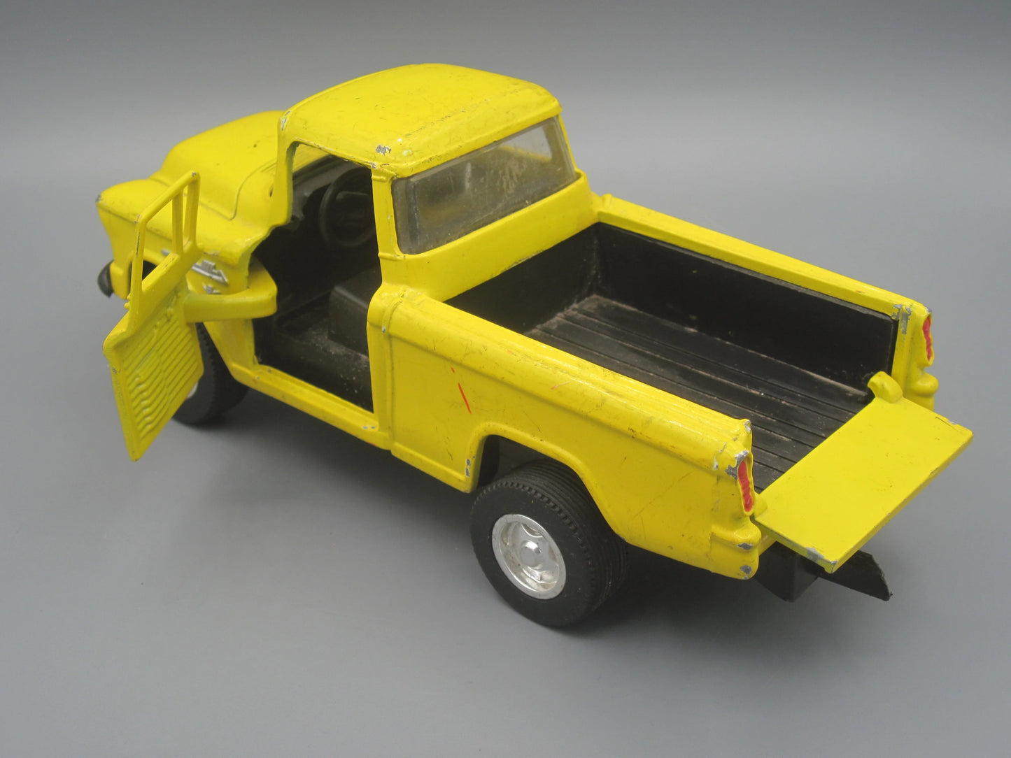 Tootsie Toy Chevy Cameo 3100 V8 1955 Yellow
