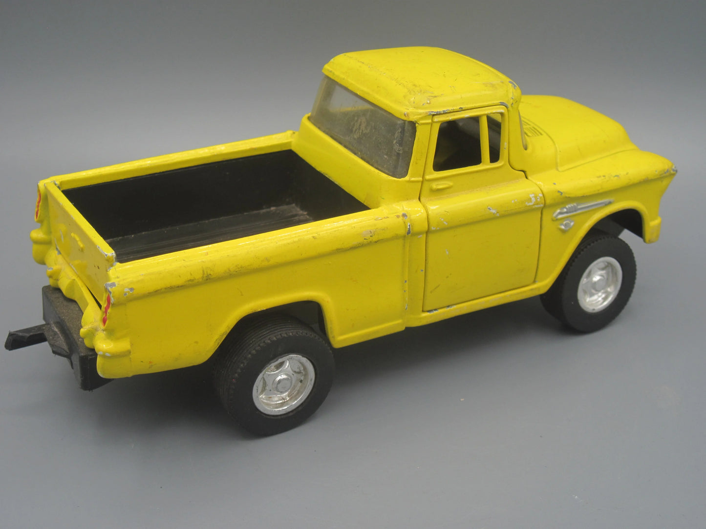 Tootsie Toy Chevy Cameo 3100 V8 1955 Yellow