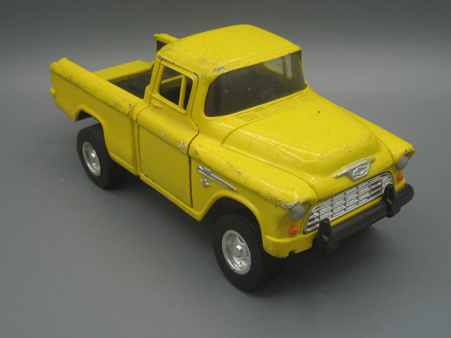 Tootsie Toy Chevy Cameo 3100 V8 1955 Yellow