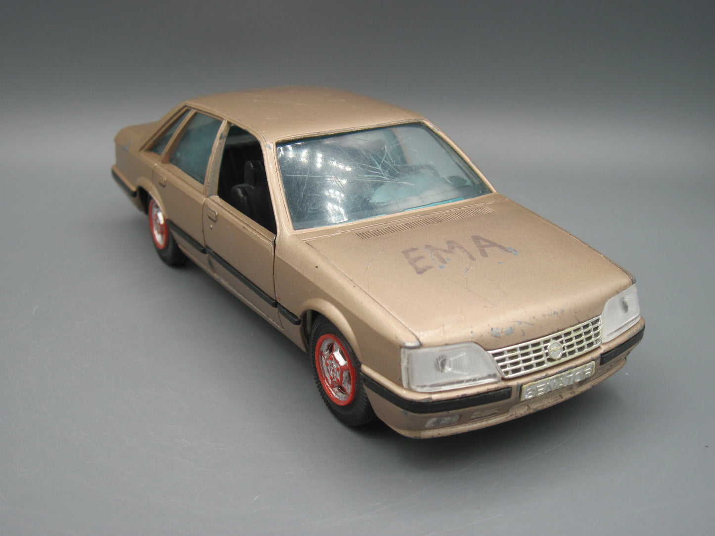 Gama Opel Senator Saloon Golden