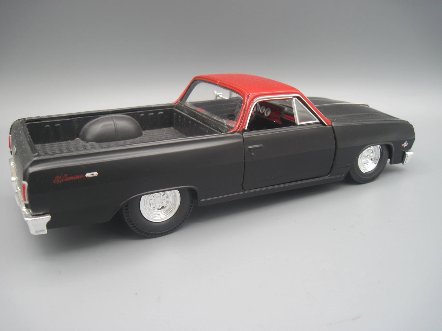 Maisto Chevrolet El Camino 1965 Black & Red