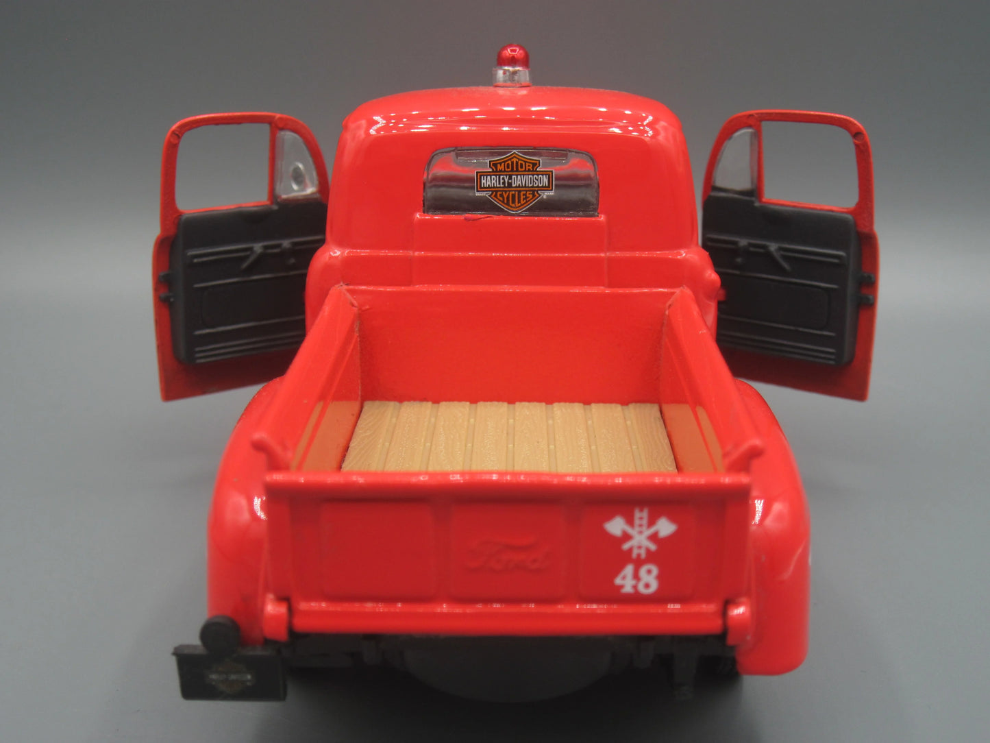 Maisto Ford F1 Pickup 1948 Red