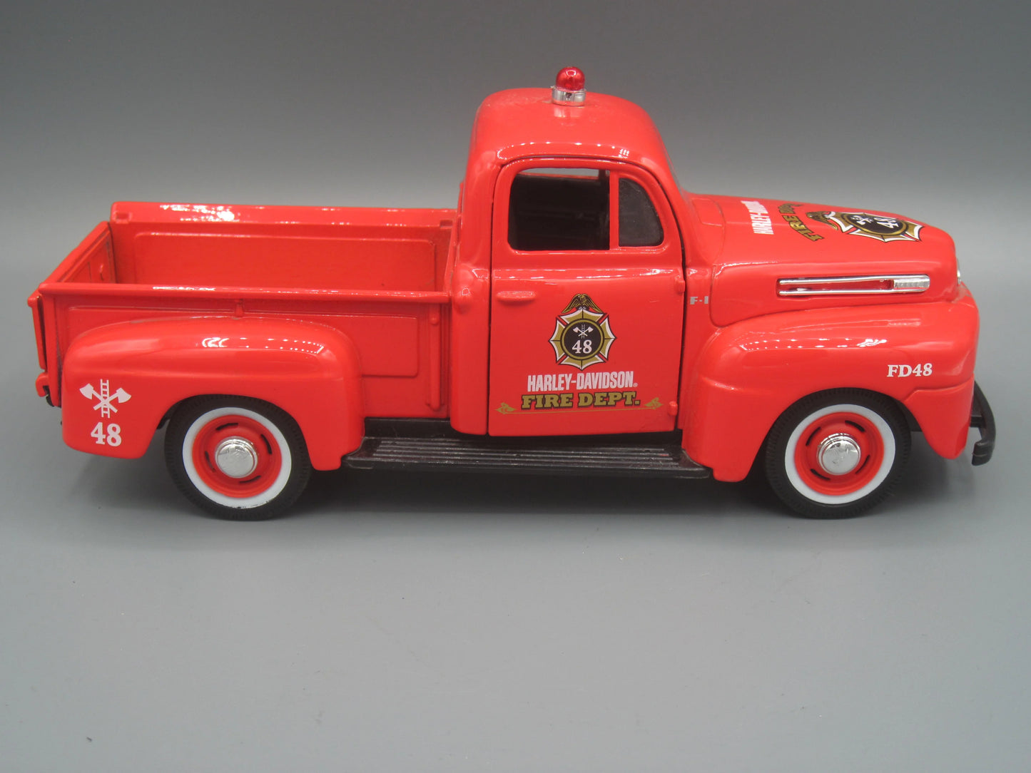 Maisto Ford F1 Pickup 1948 Red