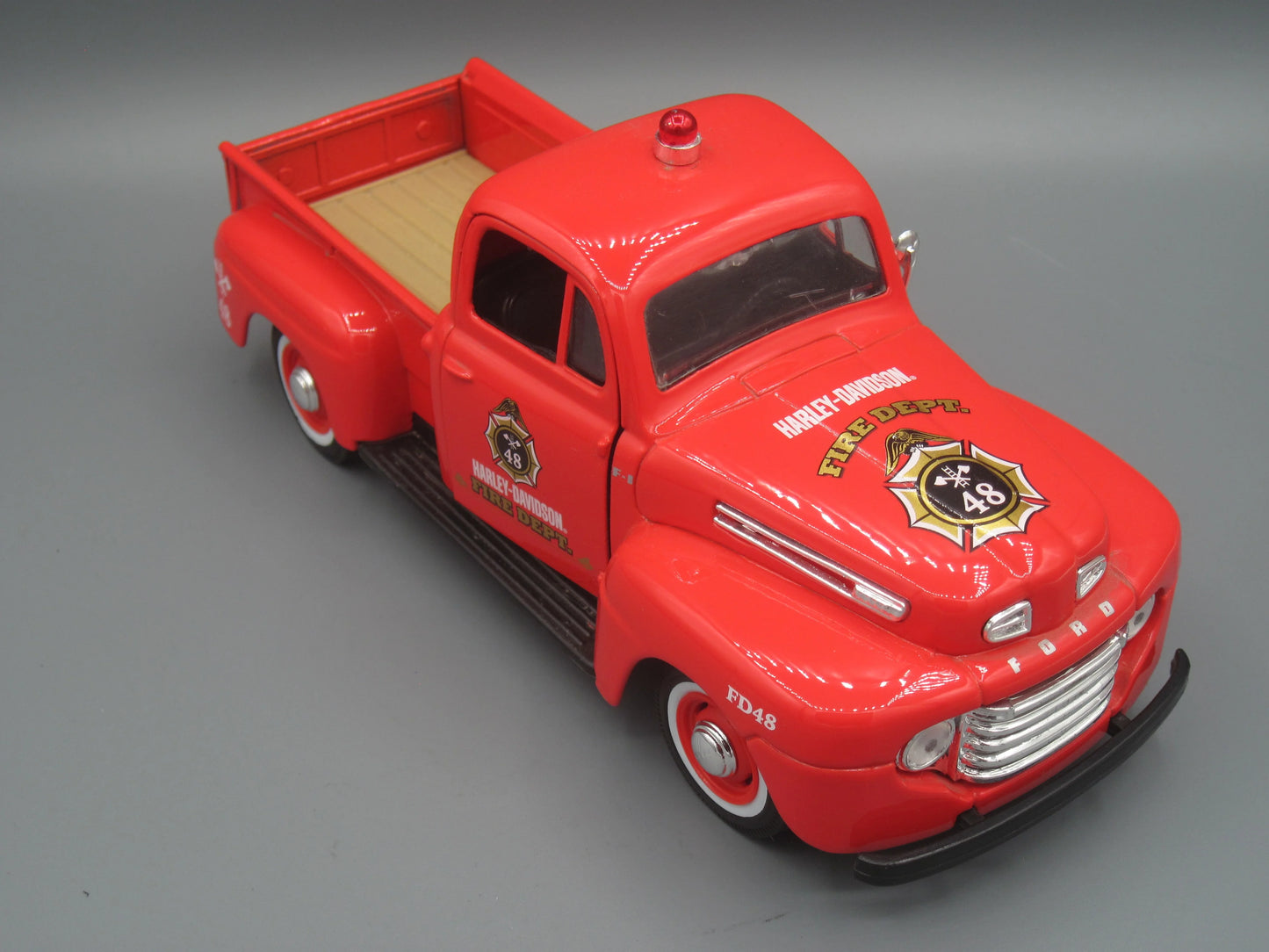 Maisto Ford F1 Pickup 1948 Red