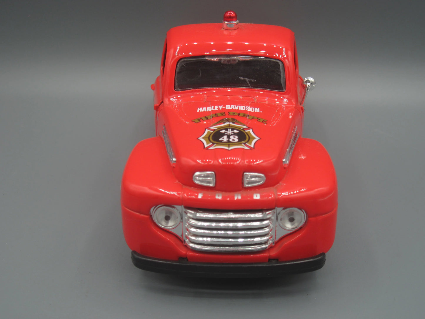 Maisto Ford F1 Pickup 1948 Red