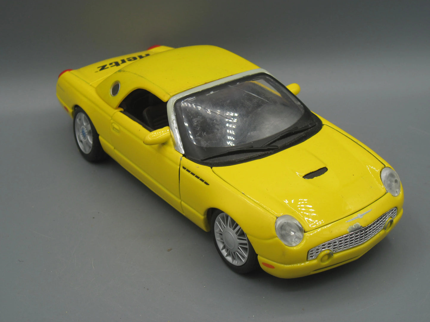 Maisto Limited Edition Ford Thunderbird Yellow Hertz