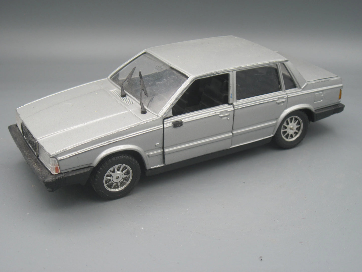 Polistil Volvo 760 GLE S206 Silver