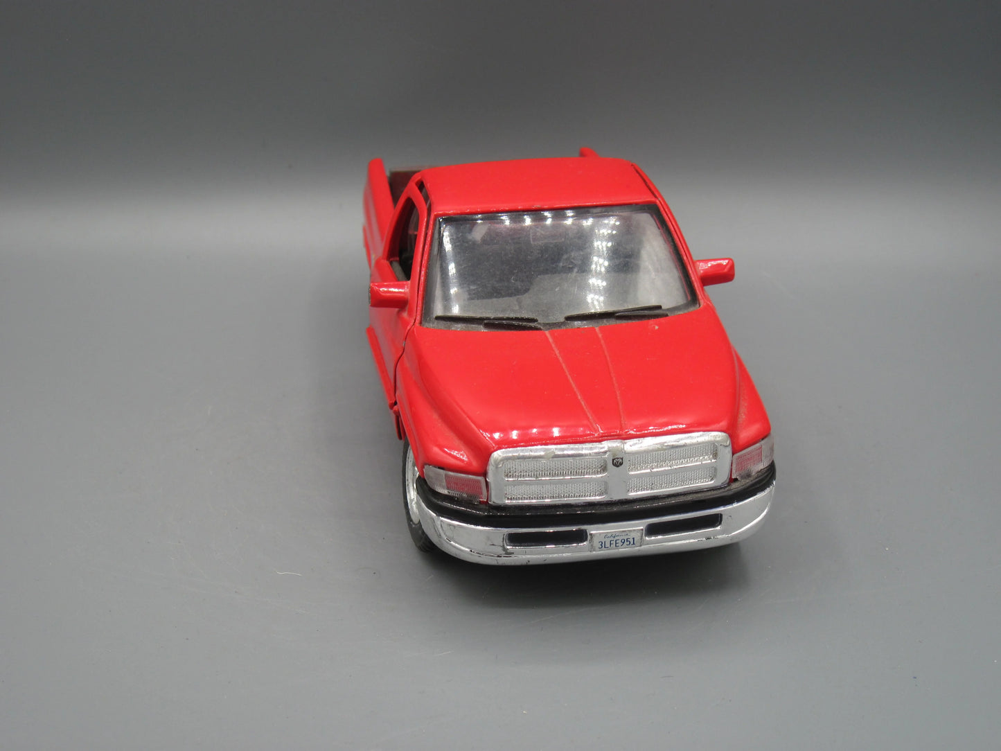 Maisto Dodge Ram Pick up Truck Red