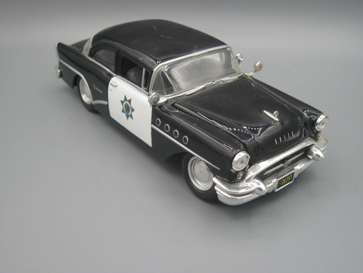 Maisto Buick Century 1955 Black California Highway Patrol